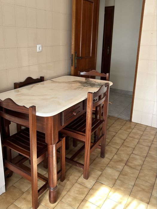 Mesa de cozinha com tampo marmore