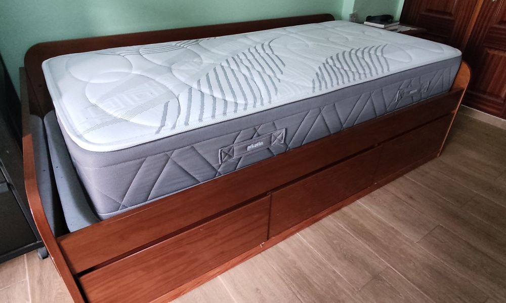 Cama de solteiro, com 3 gavetas