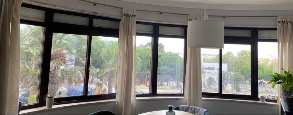 Janelas diversas bordeaux