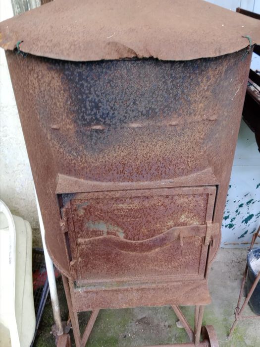 Forno a lenha com rodas