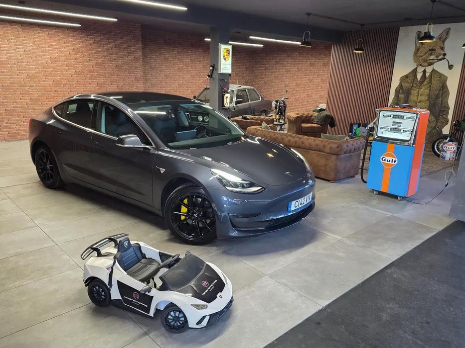 Tesla Model 3 Standard Range Plus RWD