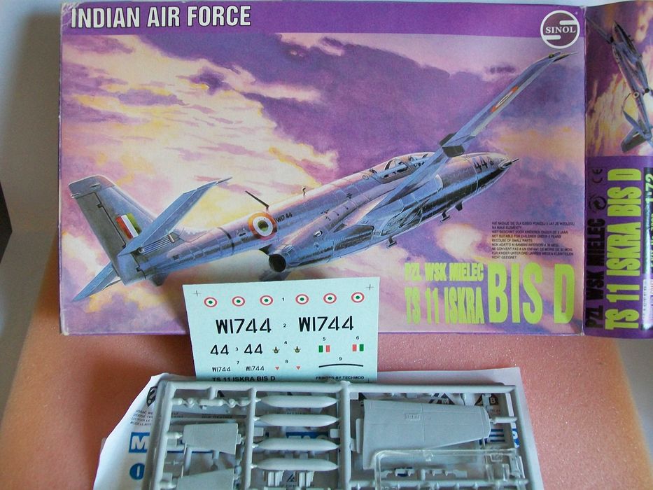 Model Samolot Iskra 1/72