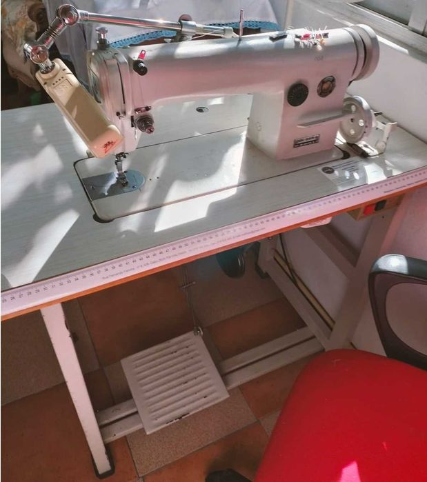 Maquina de Costura Industrial, usada [marca JUKI; modelo DDL-2]