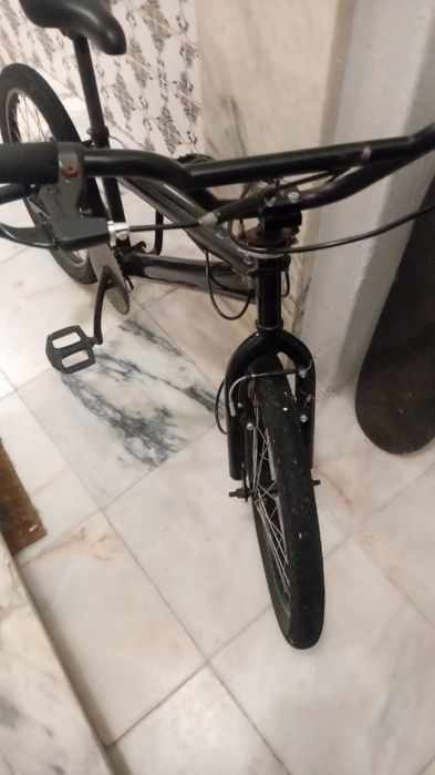 Bicicleta cross com pedaleiras