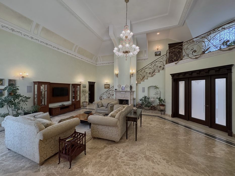 Продажа усадьбы в 1 этаж 933м2 с участком 38 соток, Погребы, Зазимье