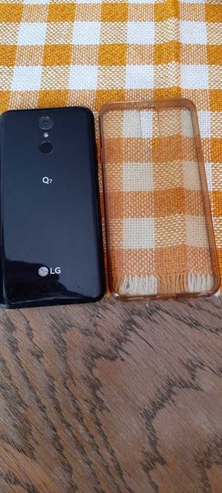 Telefon.   LG Q7