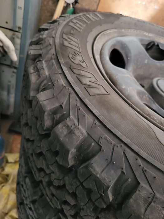 Грязяві шины з дисками