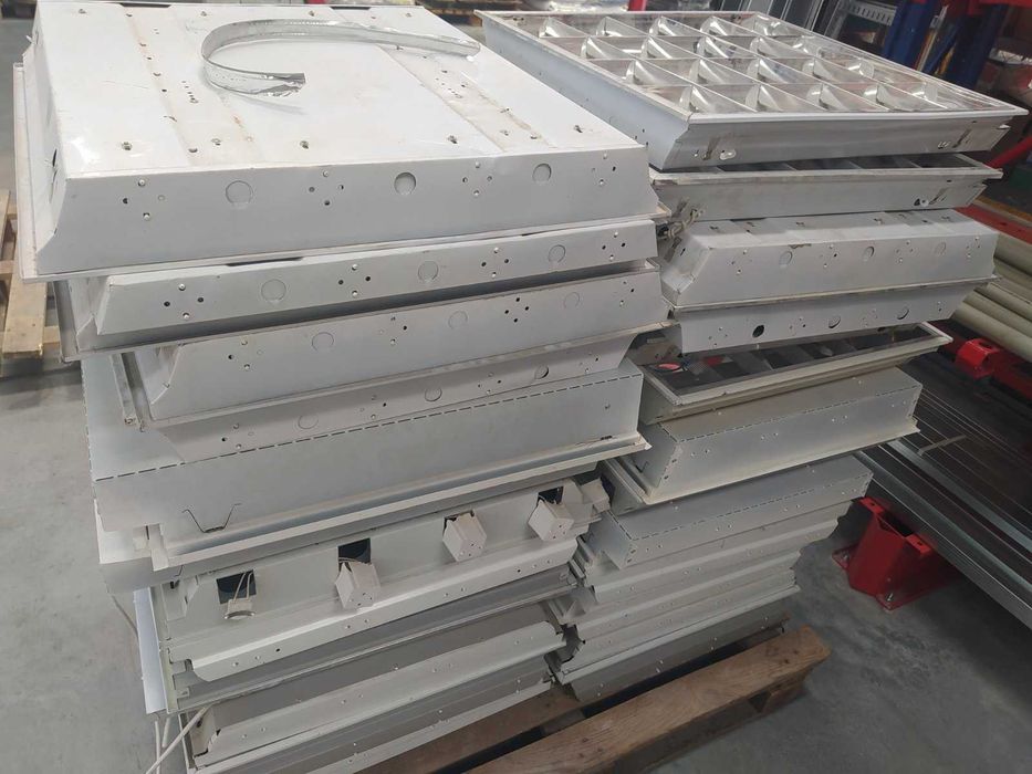 Світильники стельові растрові. Фонарь вибухозахищений