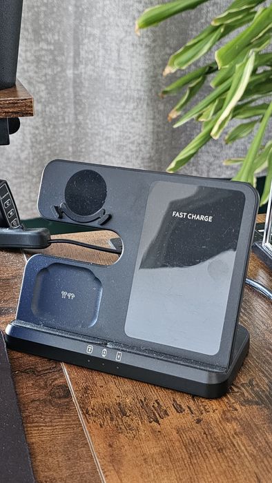 Carregador rápido triplo para telemóvel, relógio e auriculares