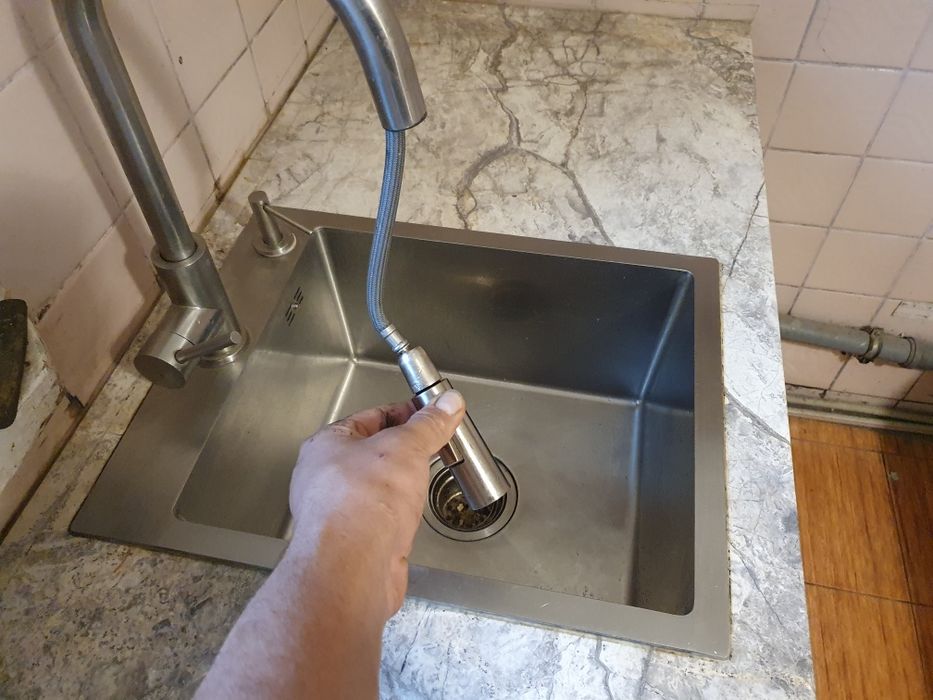 Продам кухню з технікою  столом варильною, мийка