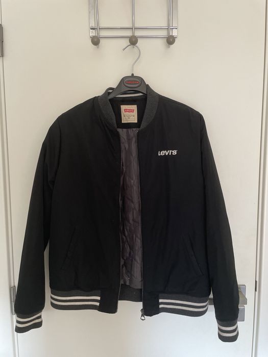 Casacos Levis e  colete benneton