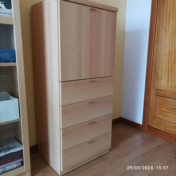 Escrevaninha com gavetas