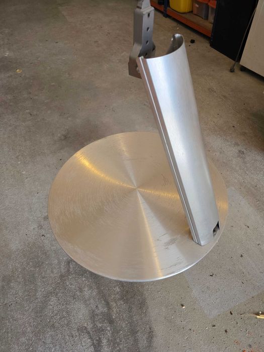 Base em aluminio para Tv  Loewe