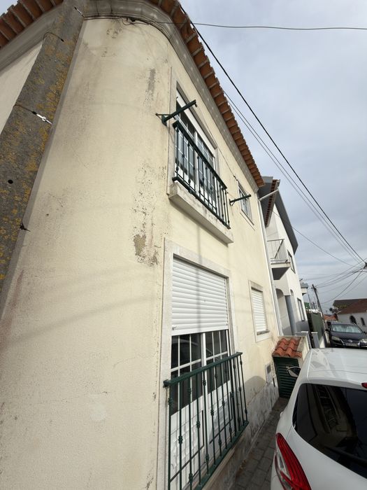 Moradia T1 à Venda  Coutada  São pedro da Cadeira– 2 Andares e 2 Casas de Banho