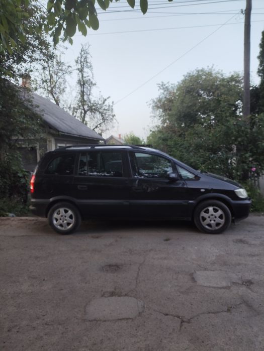 продам машину Opel Zafira