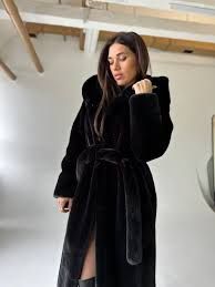 Шубка штучна з капюшоном