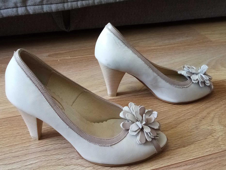 Czółenka beżowe Filipczyk nowe 36