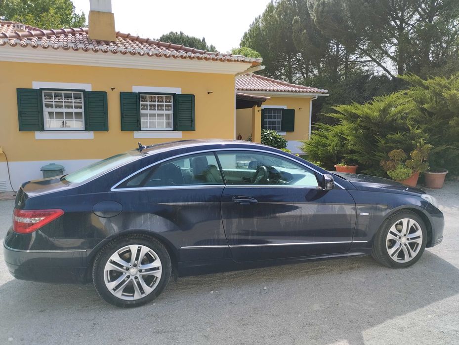 Mercedes E200 CGI BE coupé muito estimado