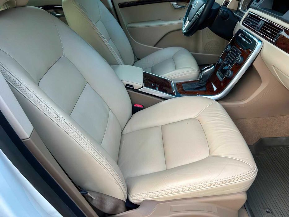 Volvo XC70      2014