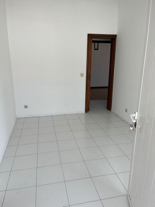 Apartamento T2, sito no lugar das Neves, Vila de Punhe