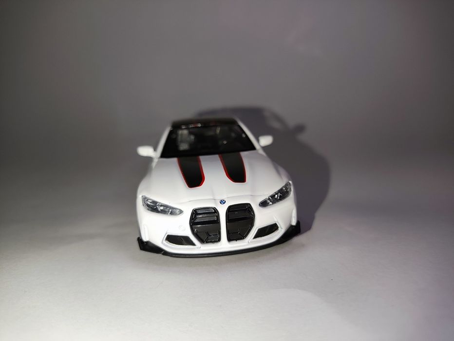 BMW M4 CSL 1:36 — Modelo Metal Branco com Função Puxar