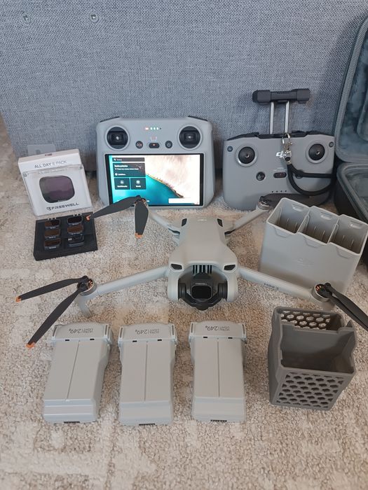 DJI Mini 3: 3 baterie, filtry ND, hub, kontrolery RC i RC-N1, DJI Care