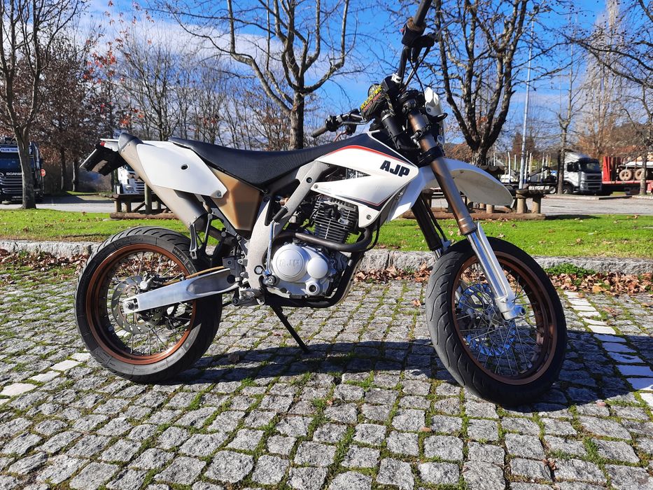 AJP PR3 125 supermotard