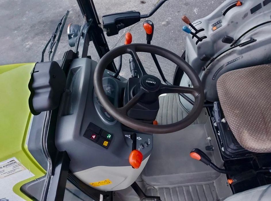 Ciągnik sadowniczy sadownik Class Nexos 230 F