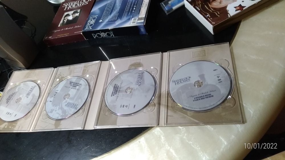 2 Colecoes DVDs Poirot e Sherlock Holmes