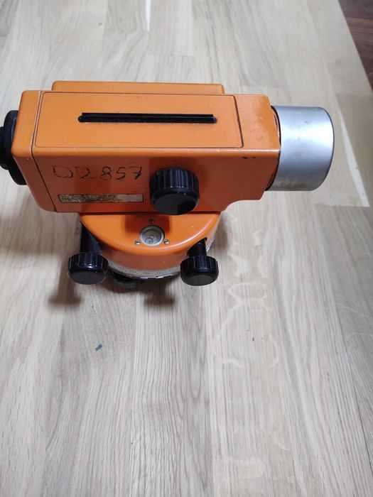 Продам нівелір, триногу та лінійку