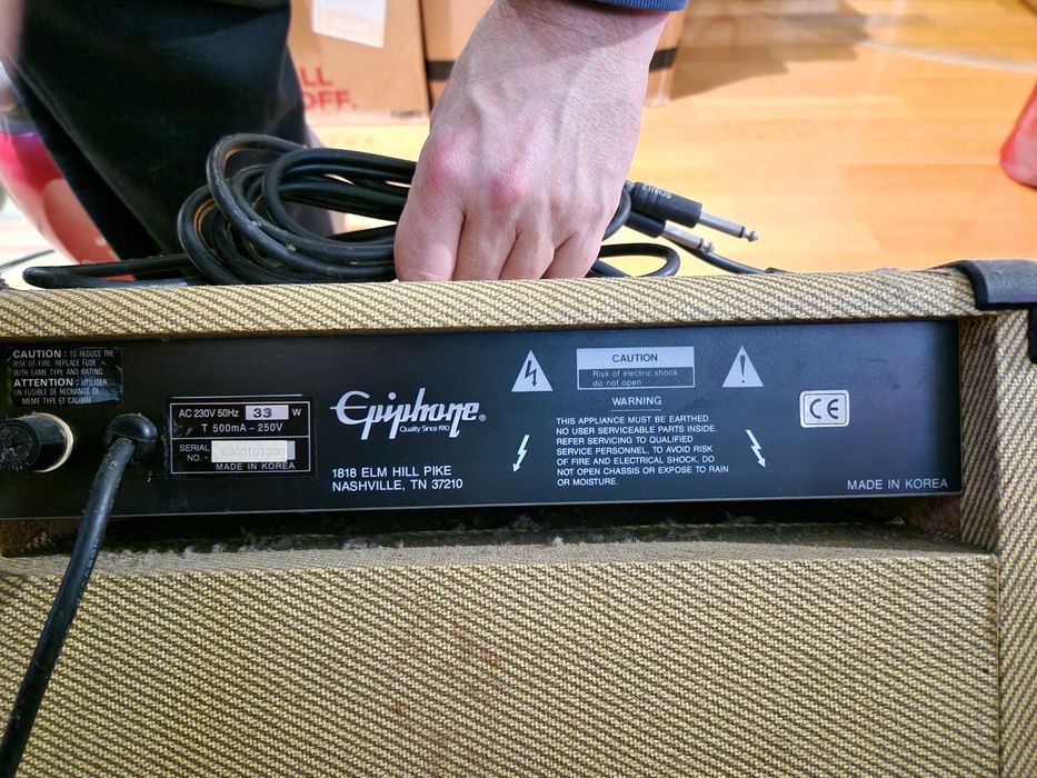 Amplificador Epiphone EP 1000B (baixo)