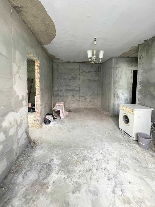 Квартира 2-кімнатна по вул. Сірка під ремонт