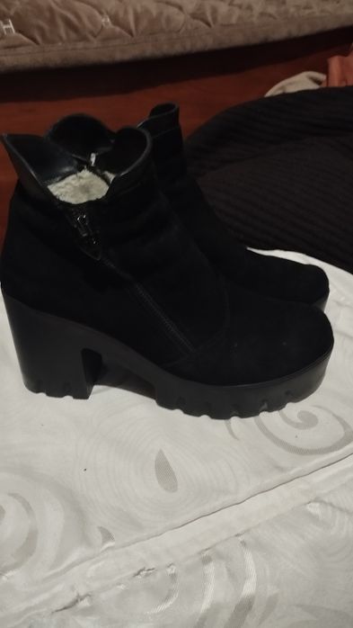 Жіночі зимові ботінки