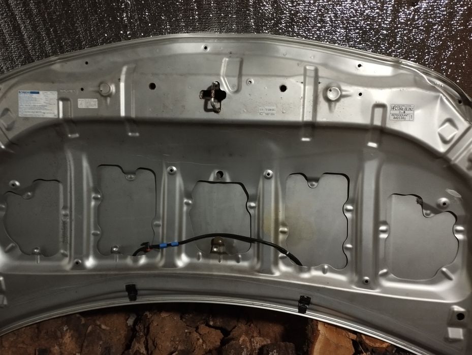 Капот Toyota Yaris