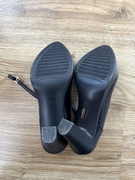 Buty na obcasie