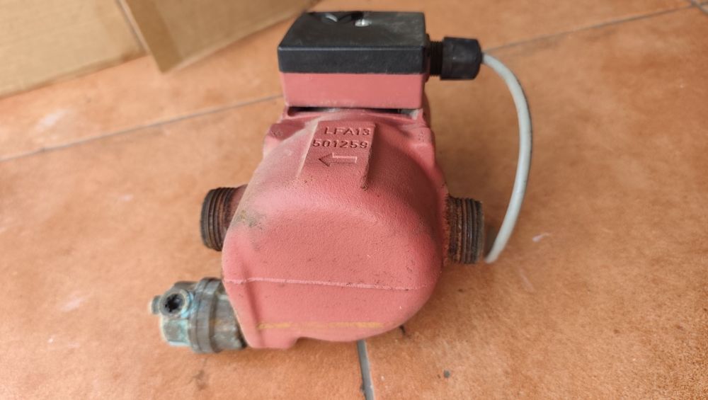 Bomba circuladora Grundfos de 1' para várias soluções
