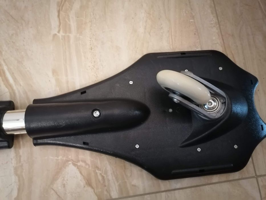 Waveboard z świecącymi kołami