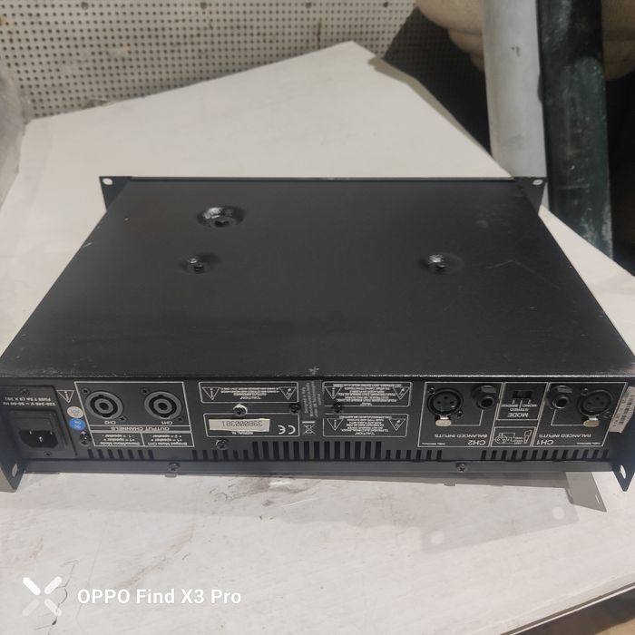 colunas 2 tripés mesa de mistura um amplificador