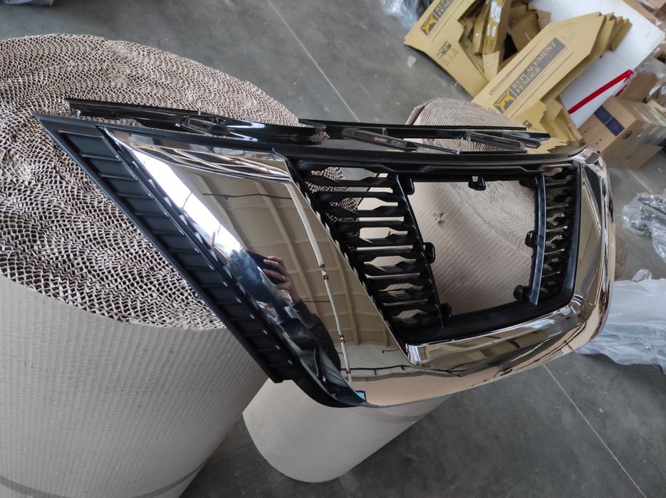 Решетка радиатора под Дистроник  Nissan Rogue 2017 2018 2019 2020