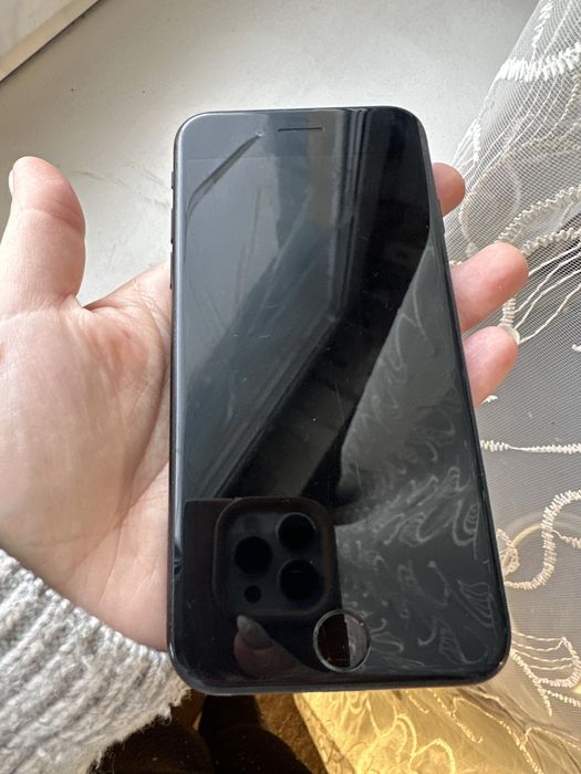 Iphone SE 2020  64 мб айфон