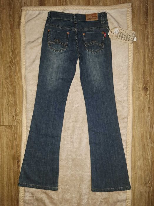 Jeansy z metką niebieskie
