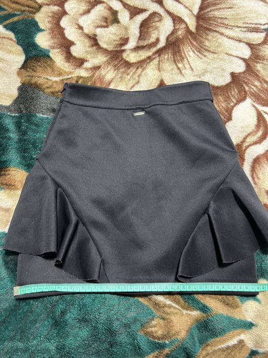 Спідниця міні Guess чорна з воланами, розмір XS/S