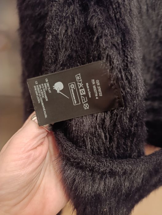 Piękny puszysty sweter z golfem nowy wycięcie na plecach S/M