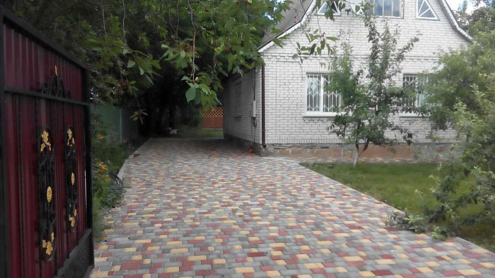 Садиба «Лісова»  розташована від Києва