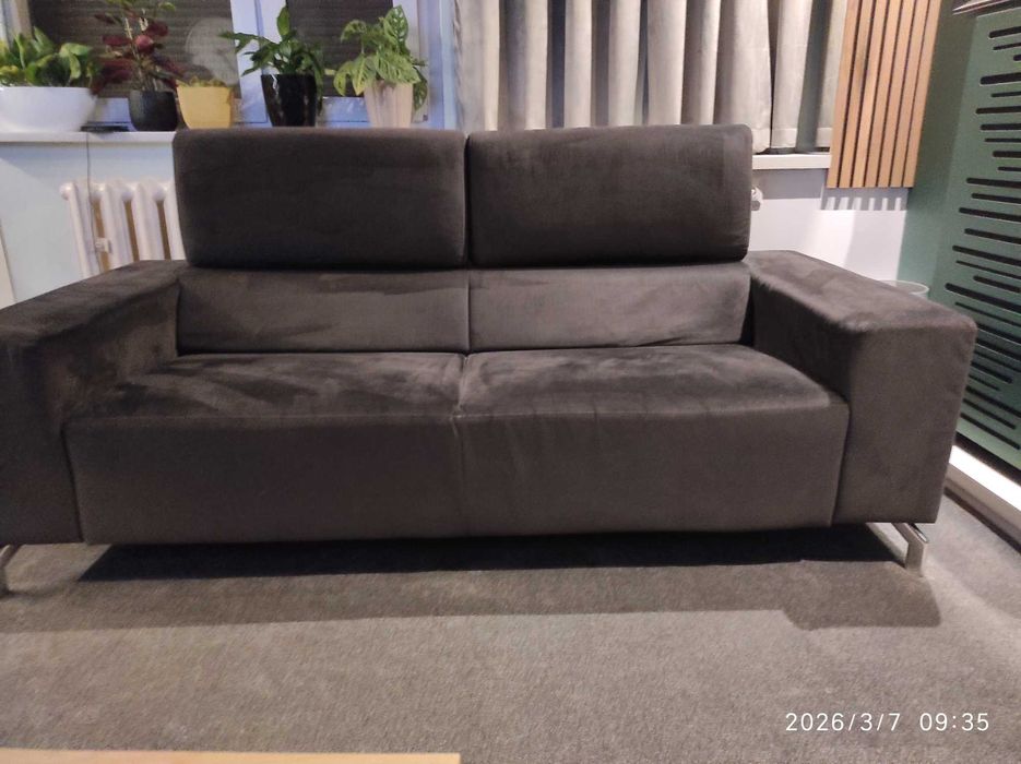 Czarna sofa w bardzo dobrym stanie