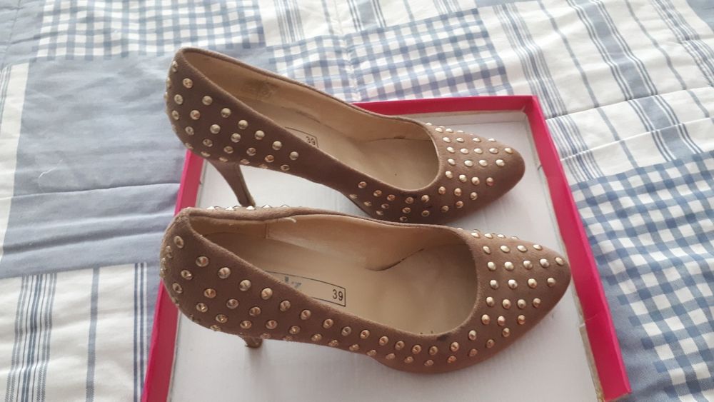 Sapatos com tachas