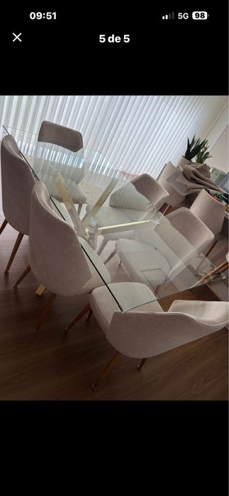 Mesa de jantar de vidro pé dourado