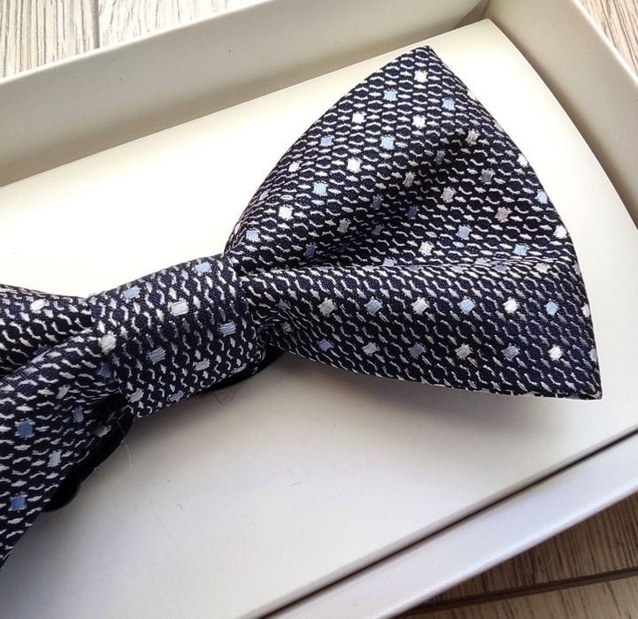 Mucha BYTOM muszka w kropki granatowa