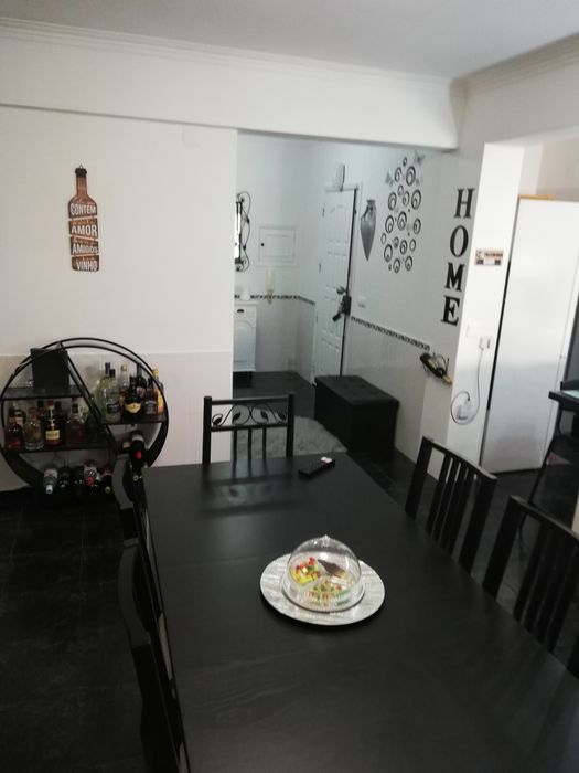 Apartamento t2 remodelado, na  avenida da liberdade, Baixa da Banheira