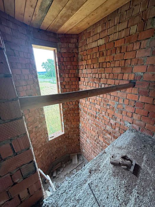 Продається двоповерховий будинок (незавершене будівництво) у селі Стара Жадова